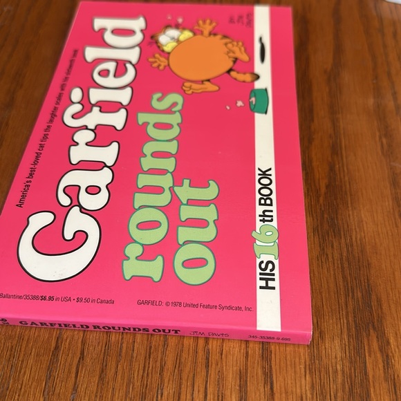Garfield Rounds Out, His 16th Book - Picture 7 of 8